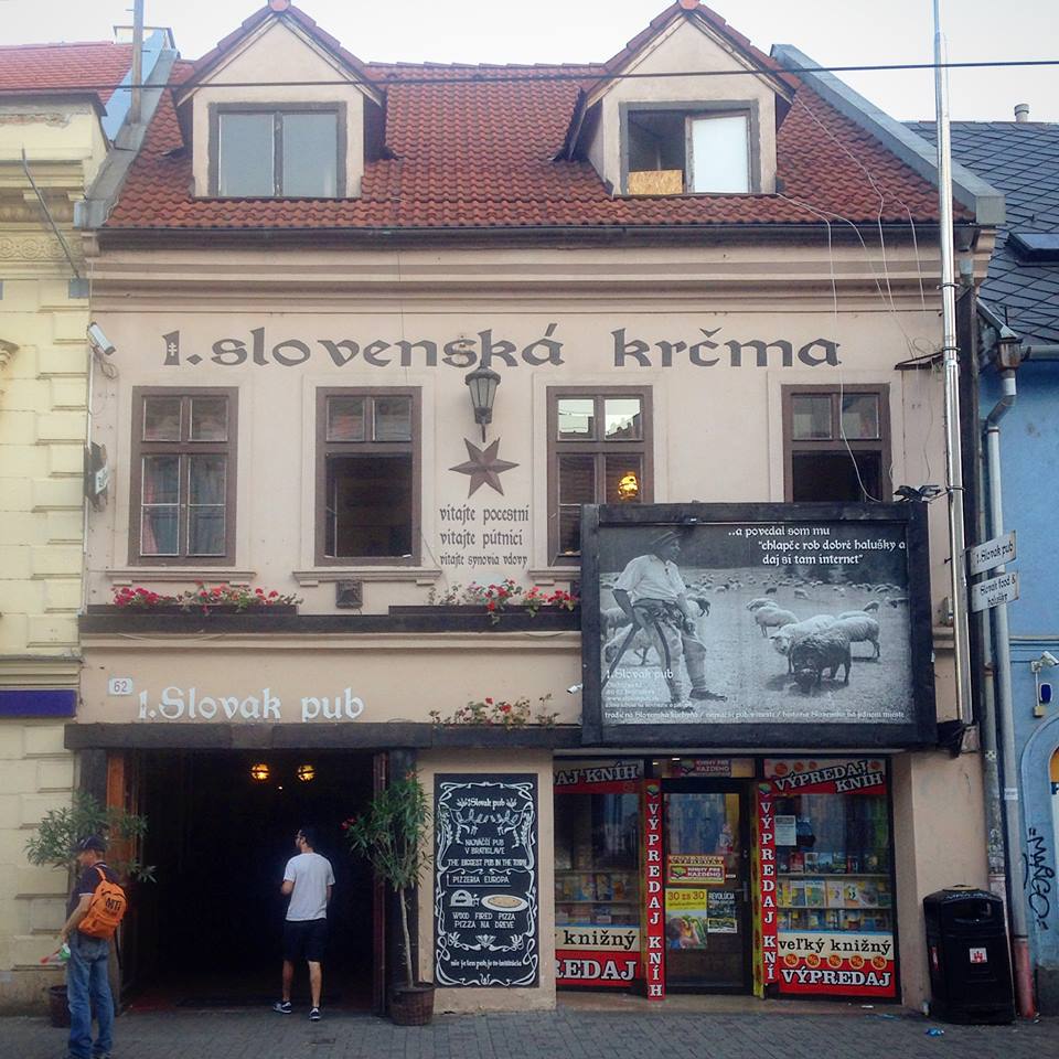 Beer Tour Bratislava Eslovaquia Slovak Pub